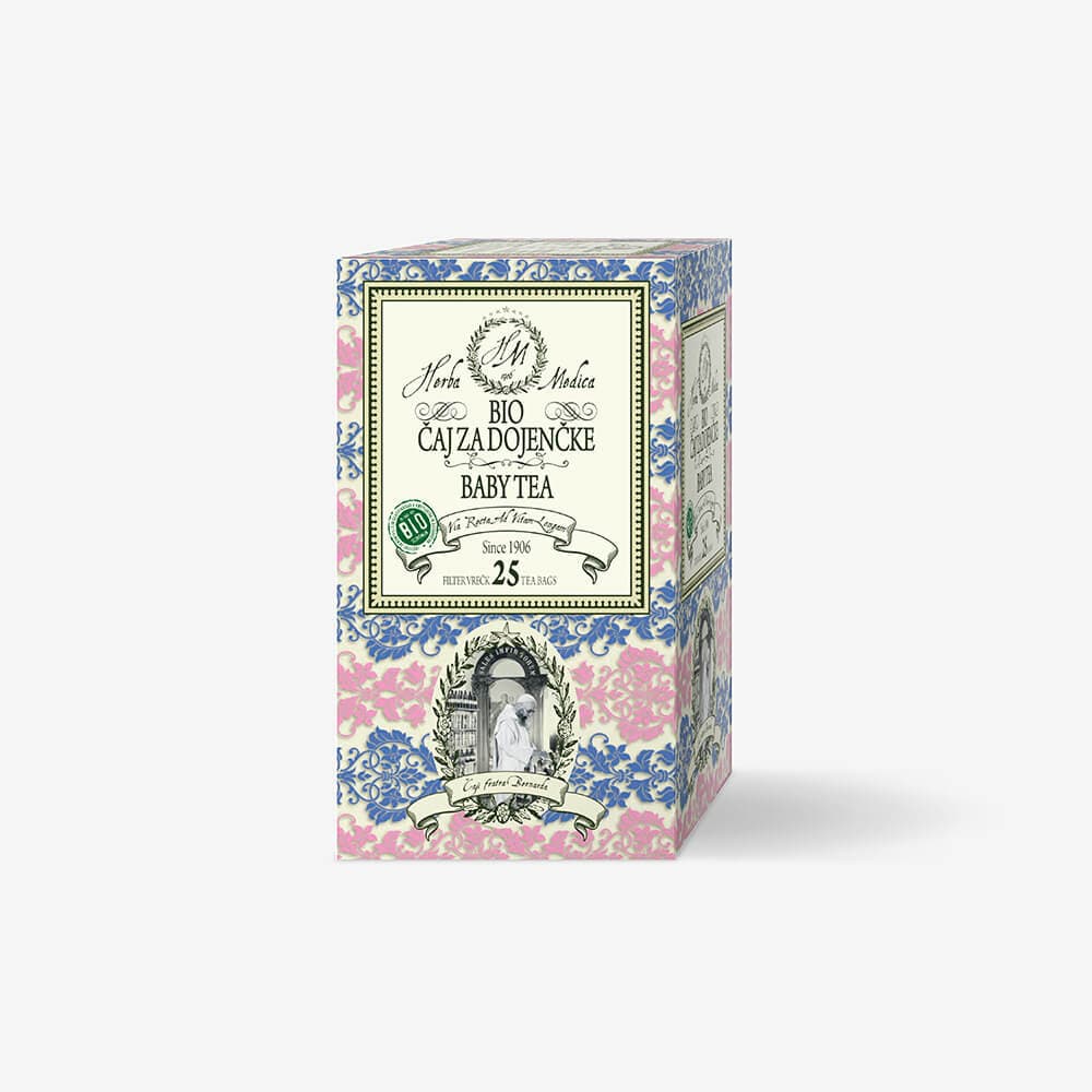 Embalaža za organski otroški čaj Herba Medica z nežnim cvetličnim motivom.